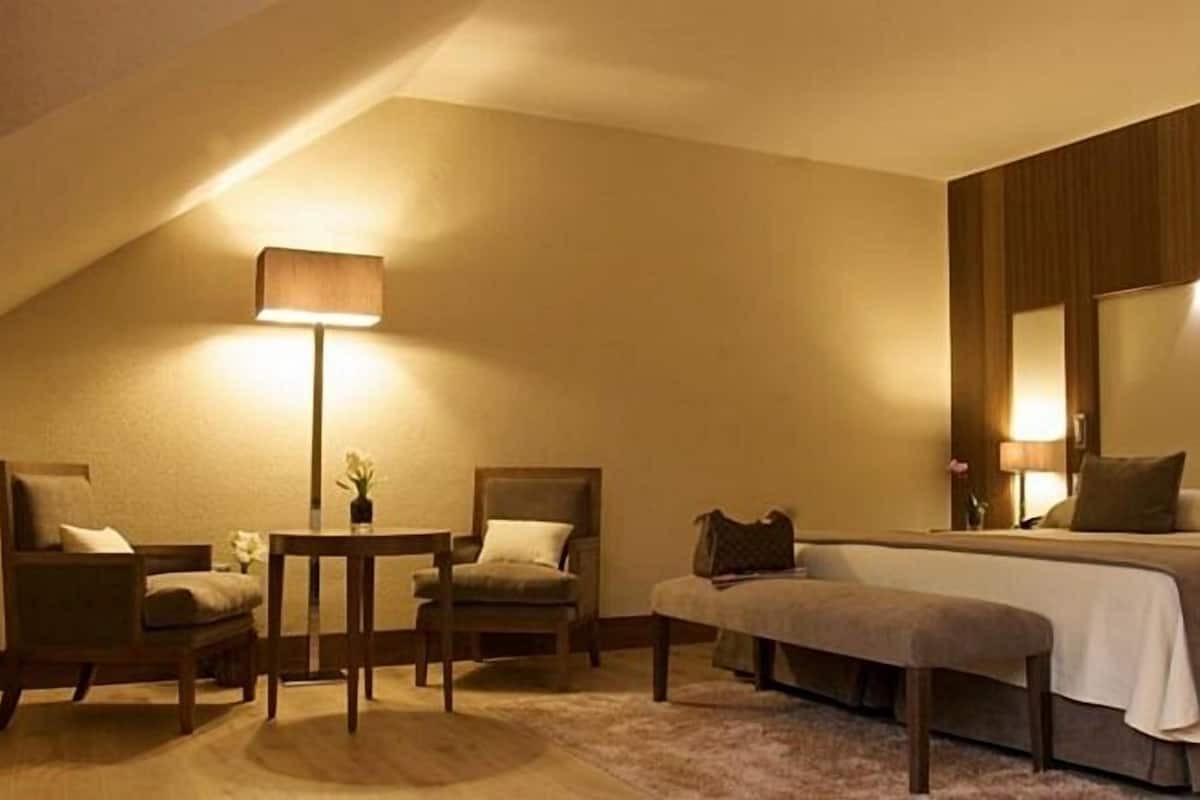 Ropa de cama de alta calidad y minibar 
