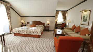 Ropa de cama de alta calidad, minibar, caja fuerte