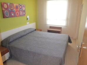 In-room safe, individually decorated, individually furnished - Apartamentos Europa House Sun Beach (Guardamar del Segura)