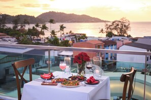 2 restaurants, breakfast, lunch, dinner served; international cuisine - The Kee Resort & Spa (Patong)