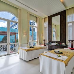 Couples treatment room(s), hot tub, steam room, body treatments