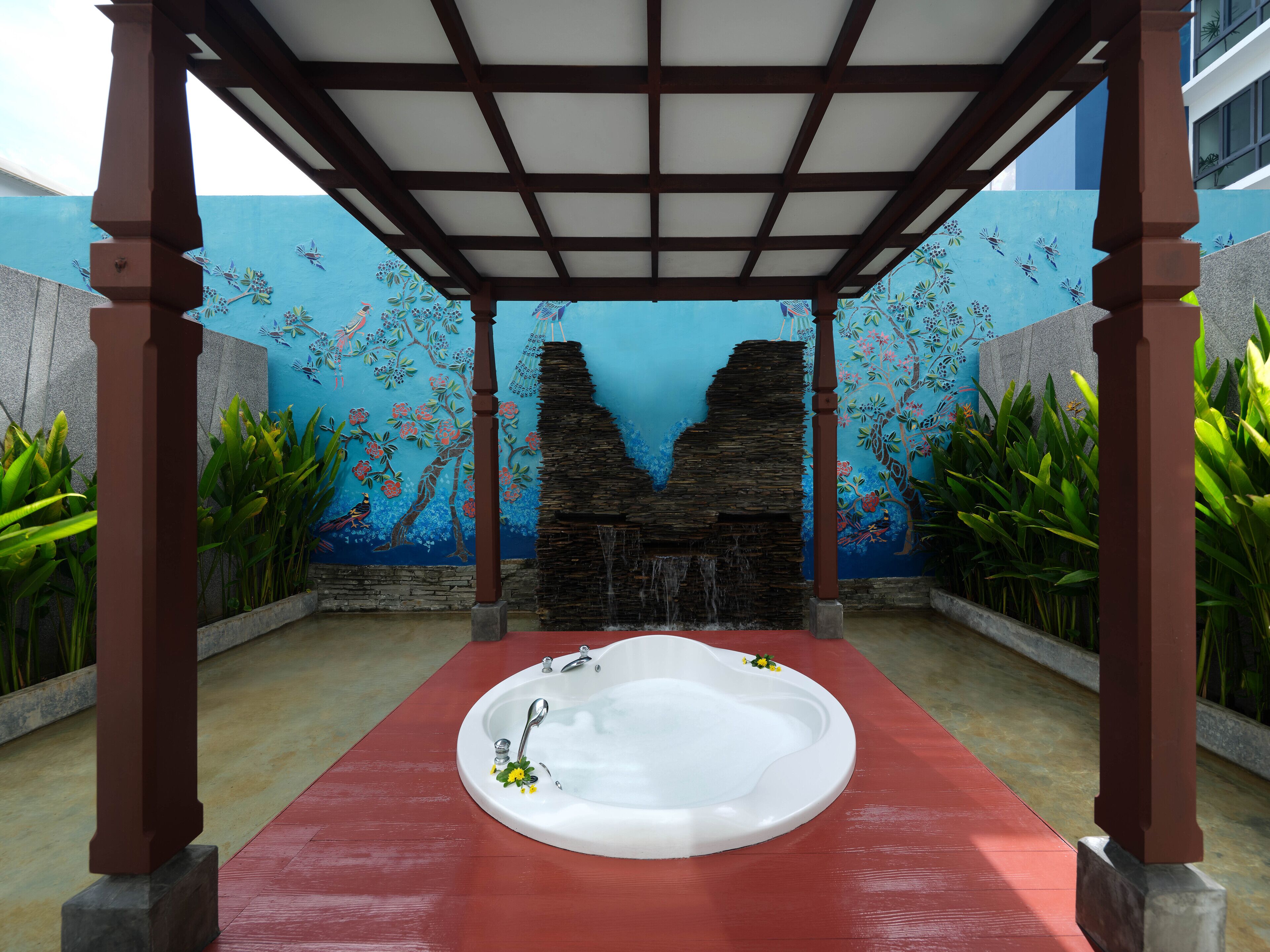 couples treatment room(s), hot tub, steam room, body treatments