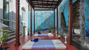Salas de tratamiento para parejas, tina de hidromasaje y baño de vapor