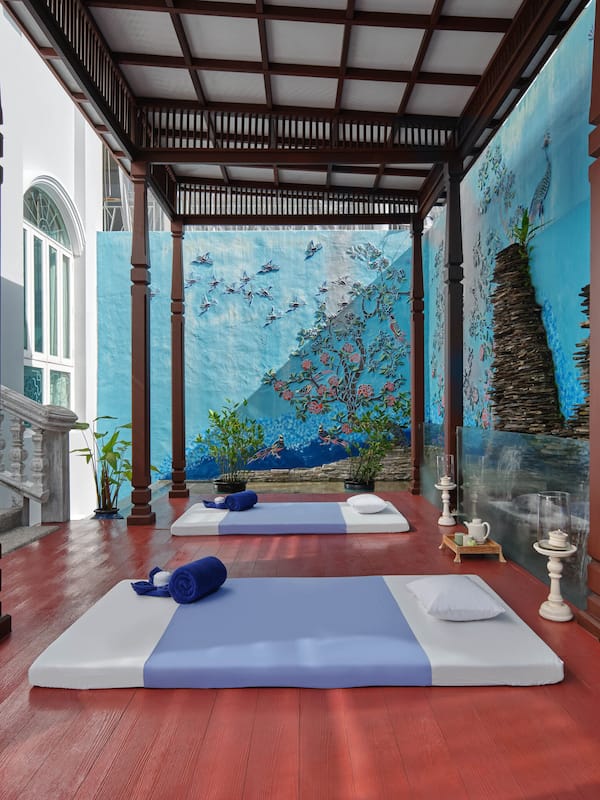 Couples treatment rooms, hot tub, steam room, body treatments