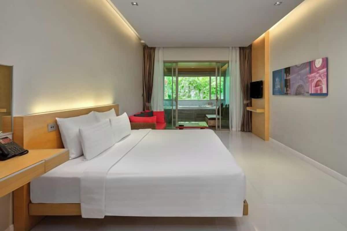 1 bedroom, premium bedding, pillow-top beds, minibar