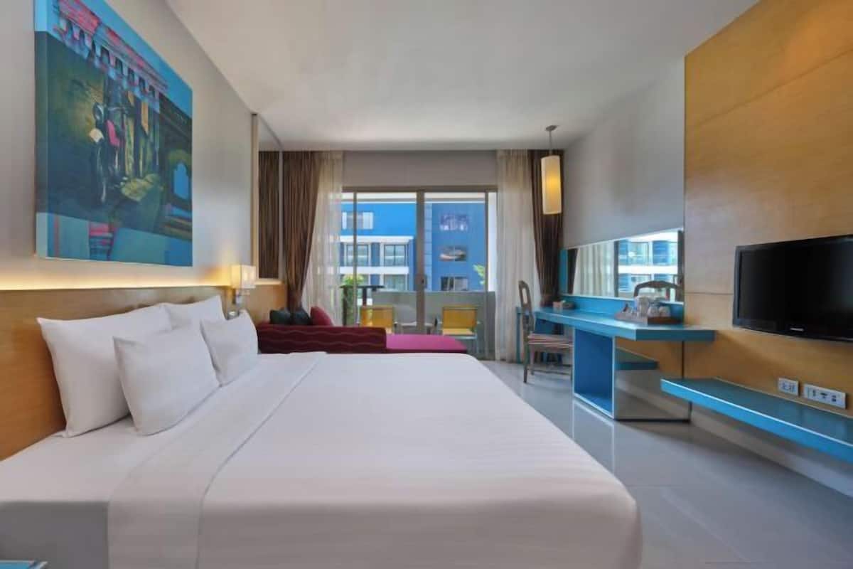 1 bedroom, premium bedding, pillow-top beds, minibar