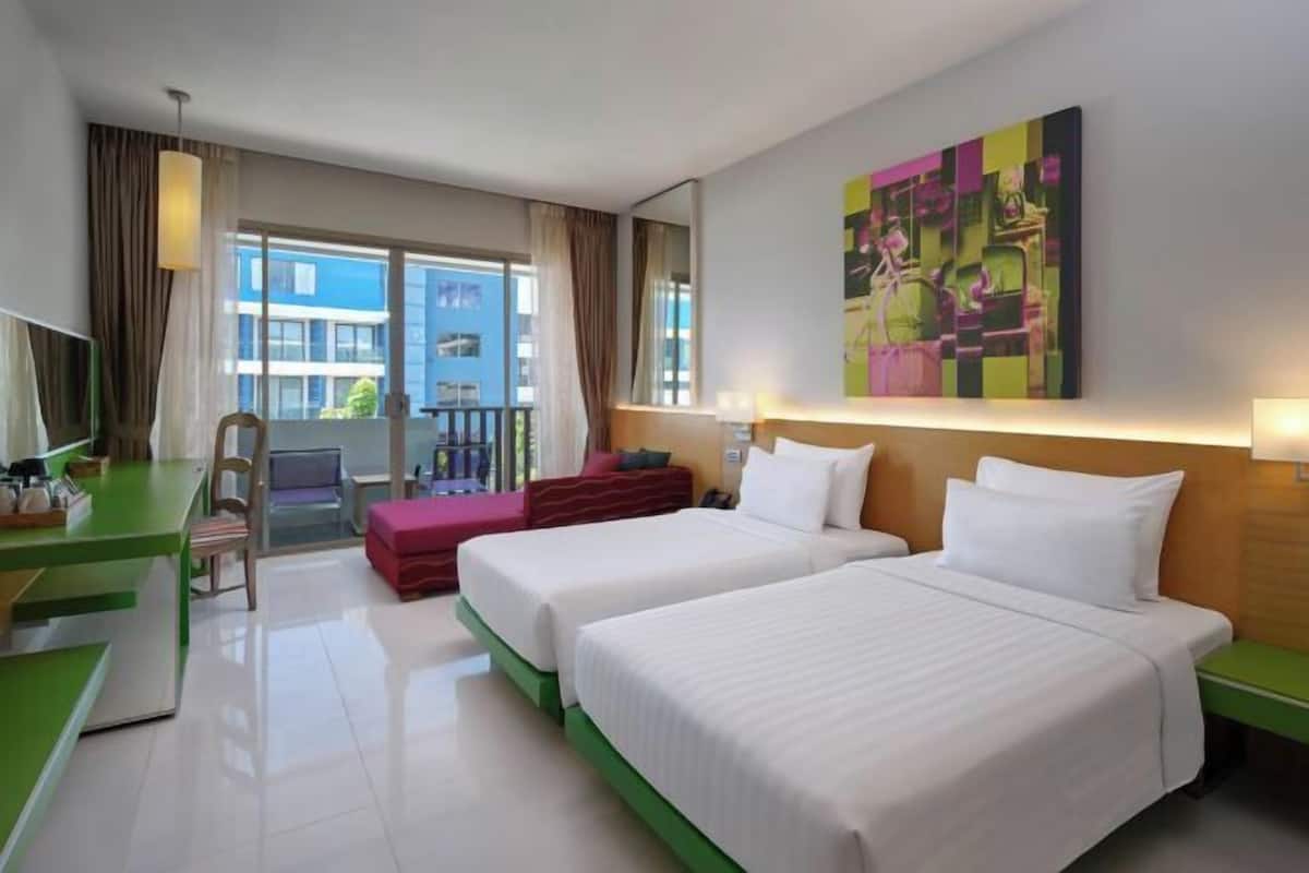 Premium bedding, pillow-top beds, minibar, in-room safe