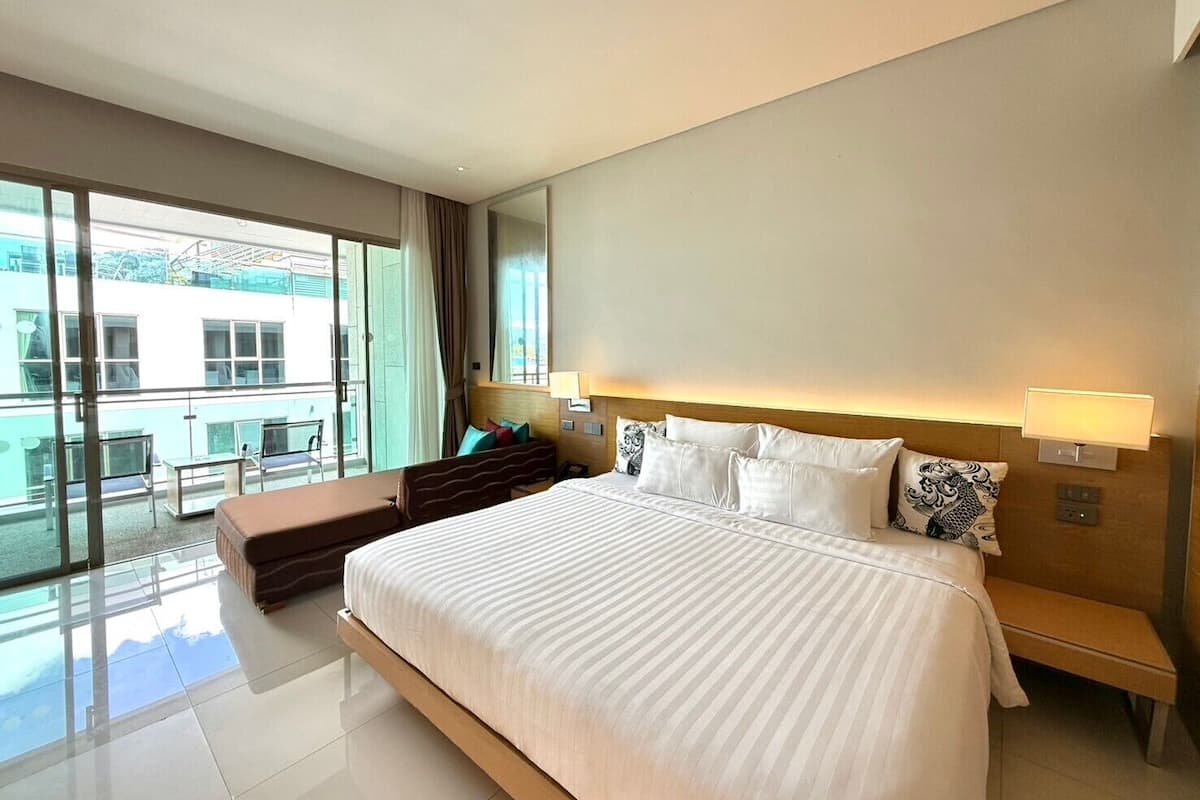 Deluxe Urban Room King Bed