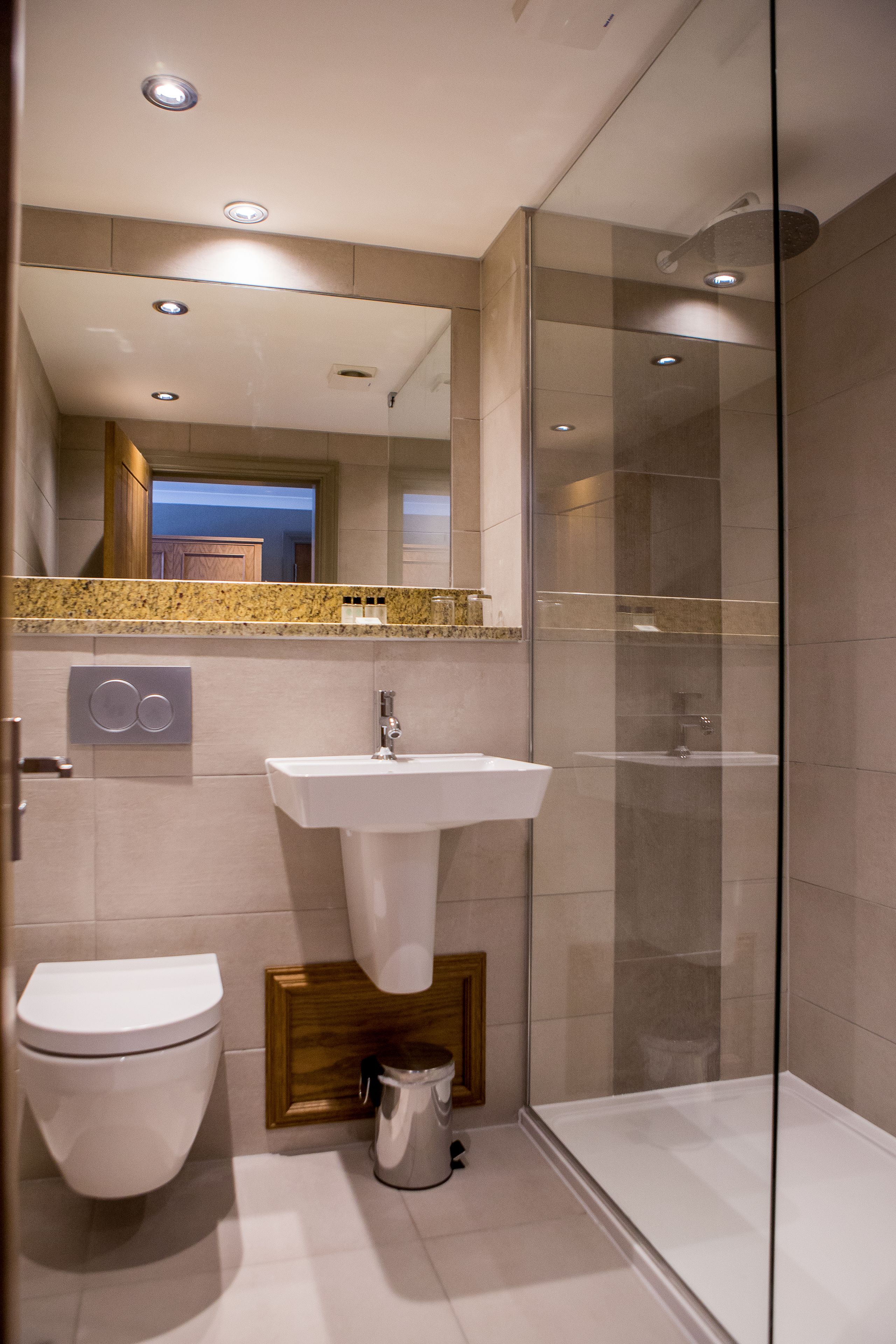 deluxe double or twin room | bathroom | shower, free toiletries, hair dryer, bathrobes