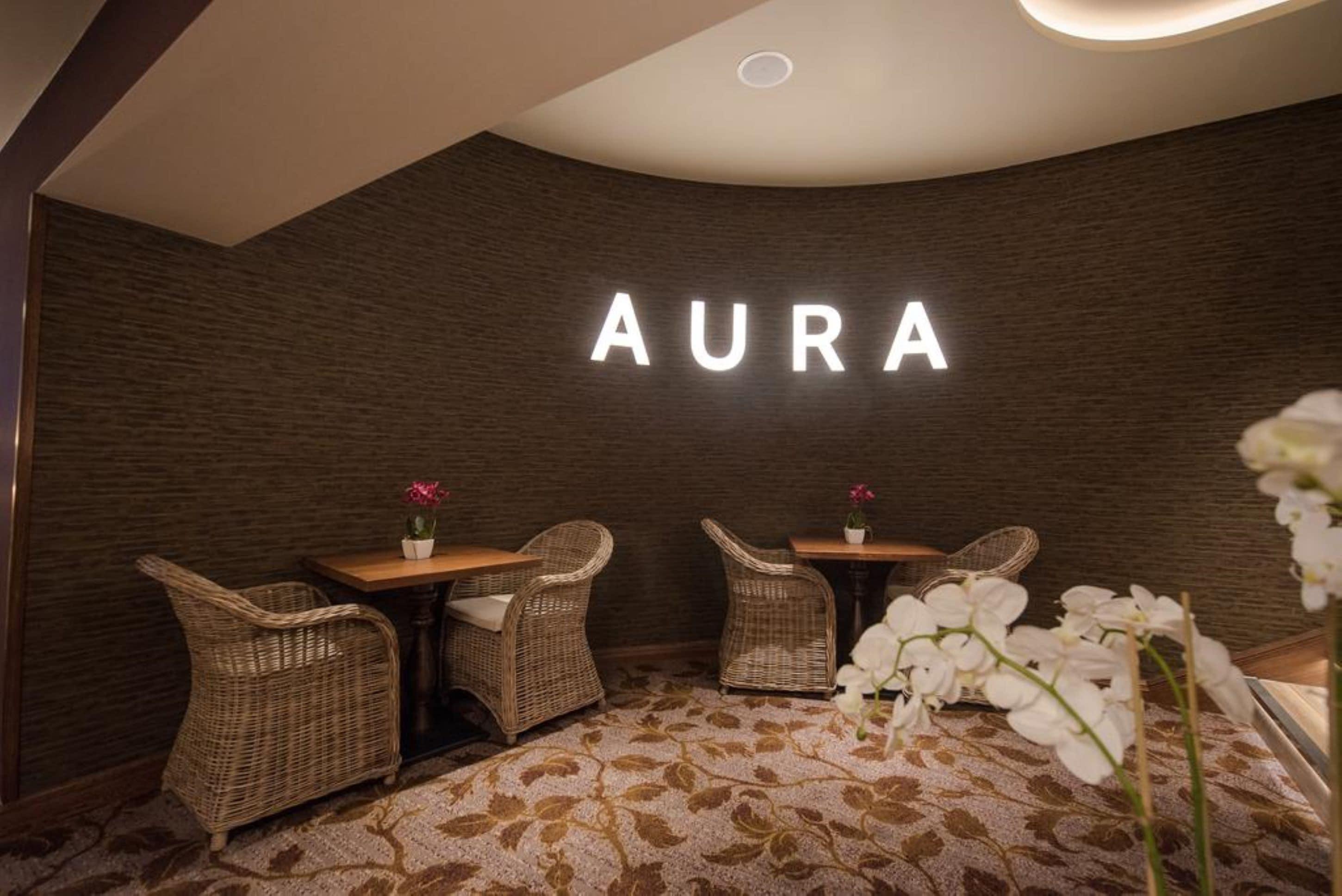 Couples treatment room(s), sauna, hot tub, steam room, body treatments