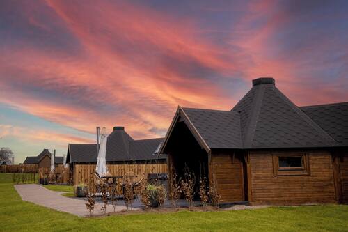 Deluxe Cabin | Premium bedding, down comforters, in-room safe, desk