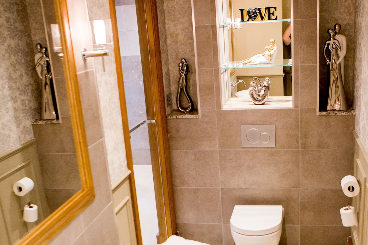 shower, free toiletries, hair dryer, bathrobes