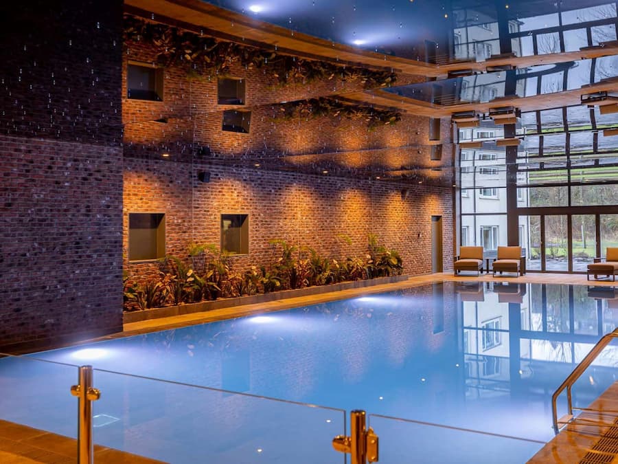 Indoor pool, pool loungers