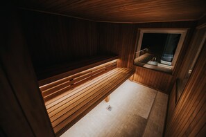 Couples treatment room(s), sauna, hot tub, steam room, body treatments