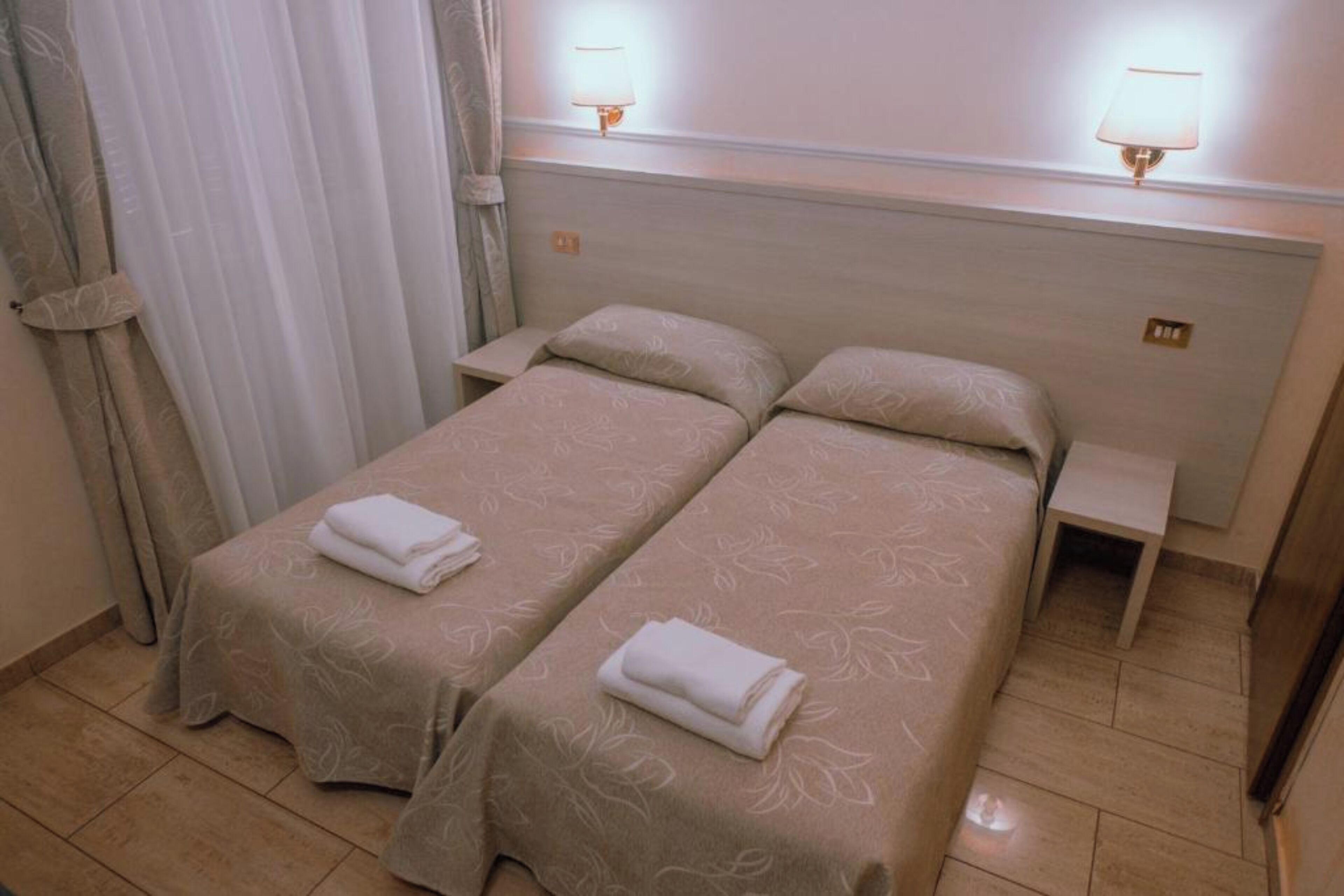 Zimmersafe, Schreibtisch, kostenloses WLAN