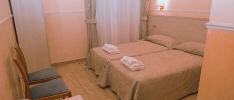 Una cassaforte in camera, una scrivania, Wi-Fi gratuito