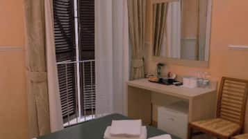 In-room safe, desk, free WiFi