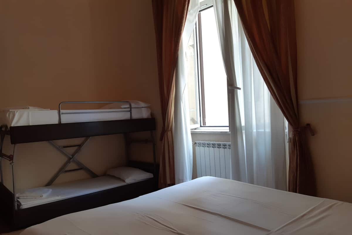 In-room safe, desk, free WiFi