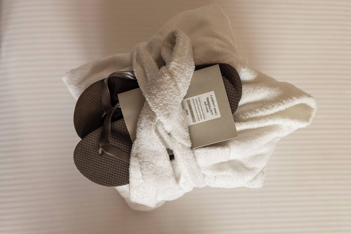 comfort room | 1 bedroom, down duvets, minibar, in-room safe