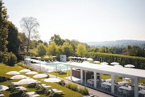 Indoor pool, seasonal outdoor pool, pool loungers