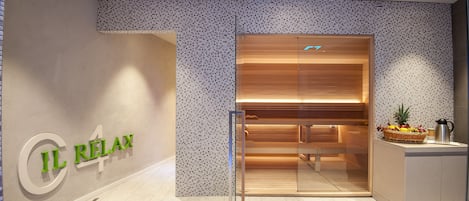 Salas de tratamiento para parejas, sauna y tina de hidromasaje