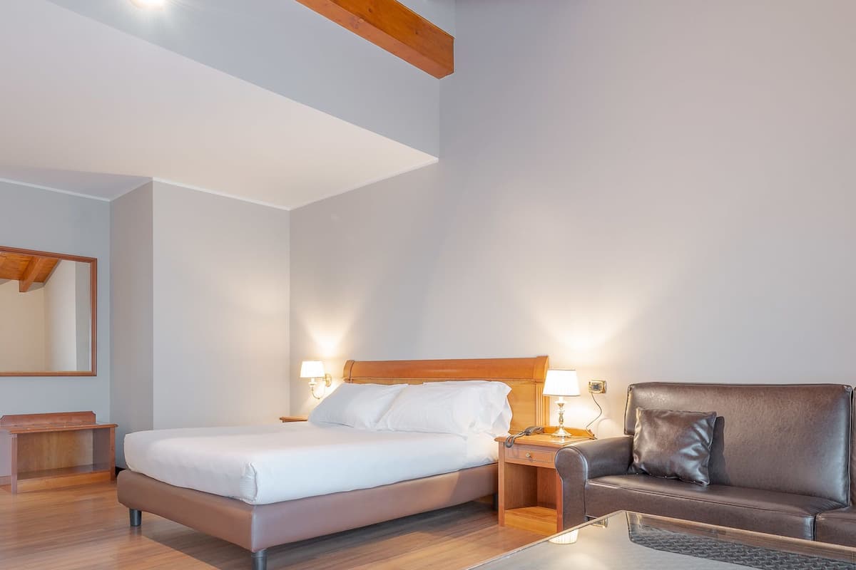 1 bedroom, down duvets, minibar, in-room safe