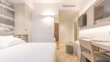 1 bilik tidur, gebar bulu kapas, bar mini, peti besi dalam bilik