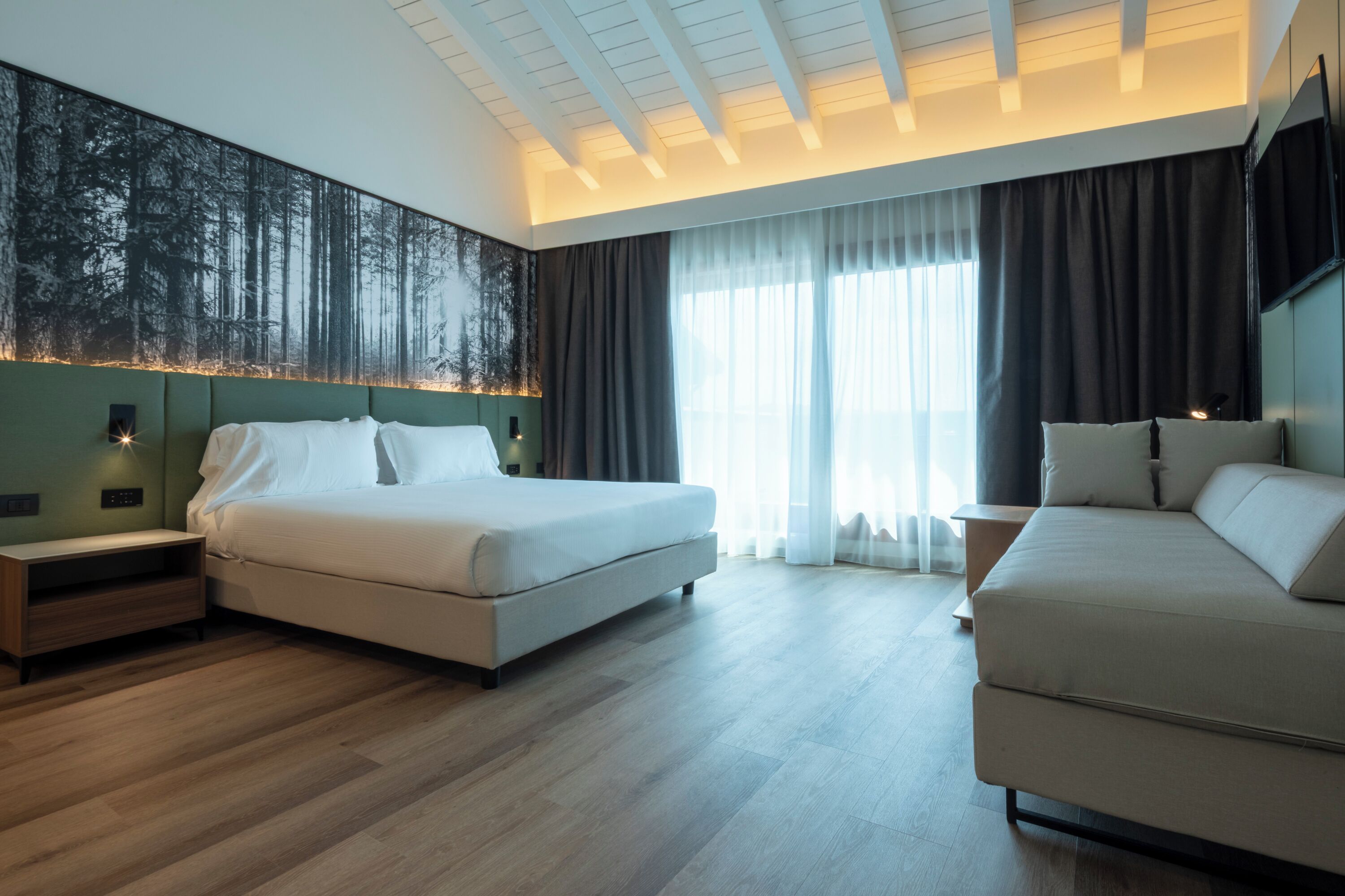 Phòng Superior, nhiều giường, ban công, quang cảnh hồ | 1 phòng ngủ, chăn bông, minibar, két bảo mật tại phòng 