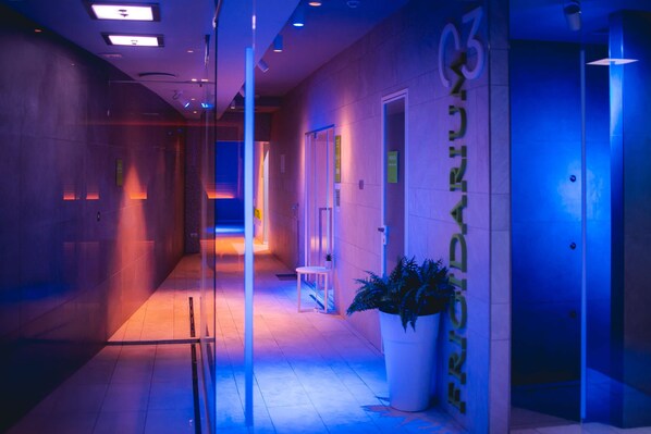 Couples treatment room(s), sauna, hot tub, steam room