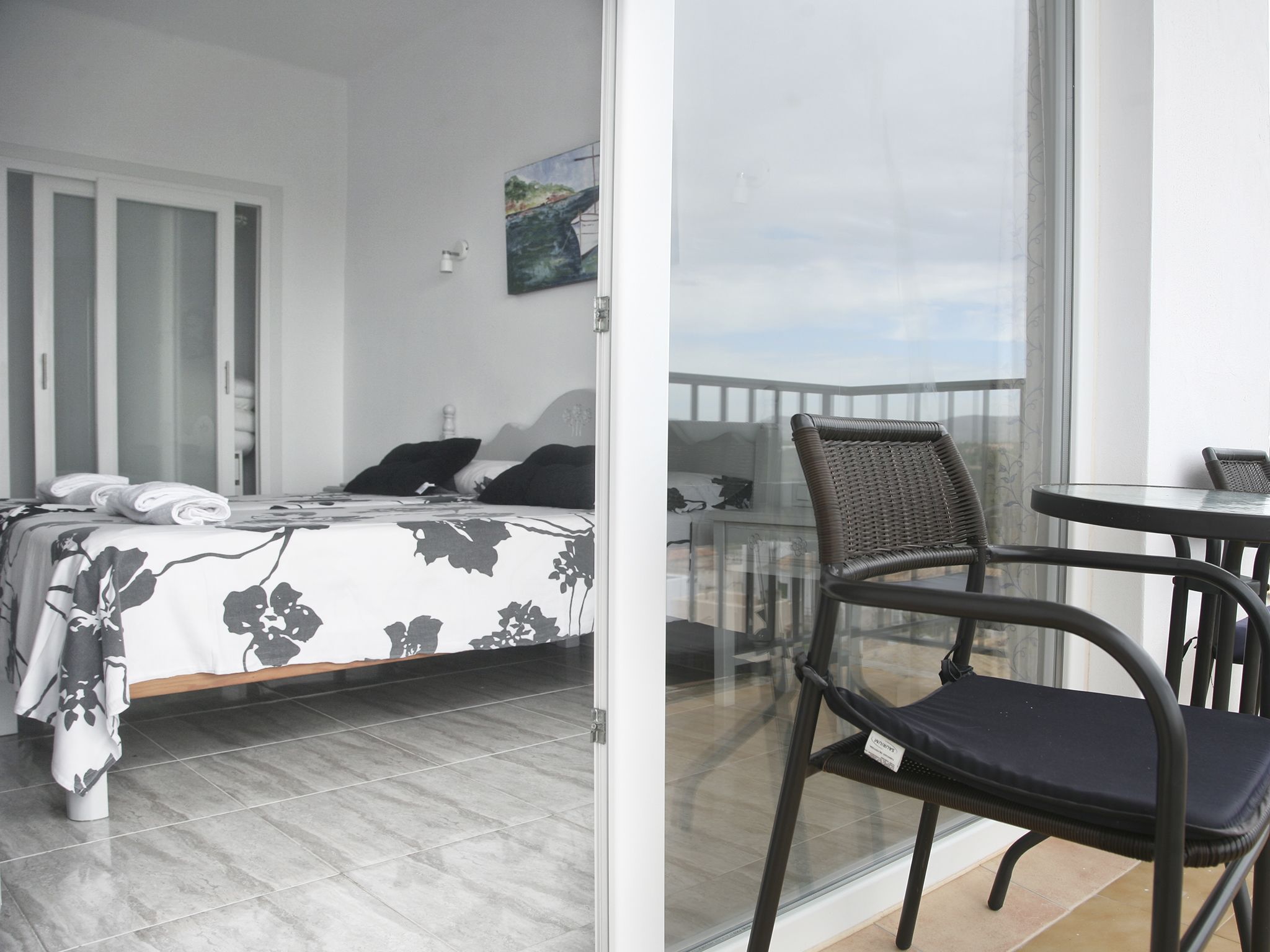 Yhden hengen huone | Tallelokero huoneessa, työpöytä, ilmainen Wi-Fi, vuodevaatteet