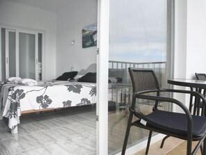 Eenpersoonskamer | Een kluis op de kamer, een bureau, gratis wifi, beddengoed