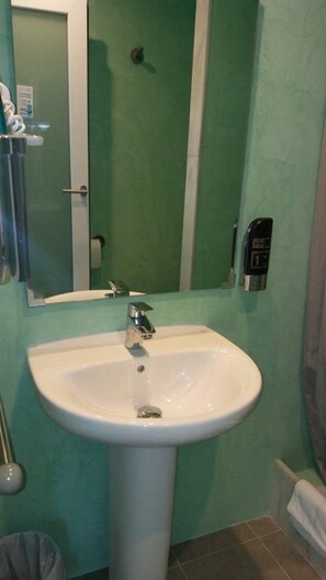 淋浴设施、吹风机、毛巾