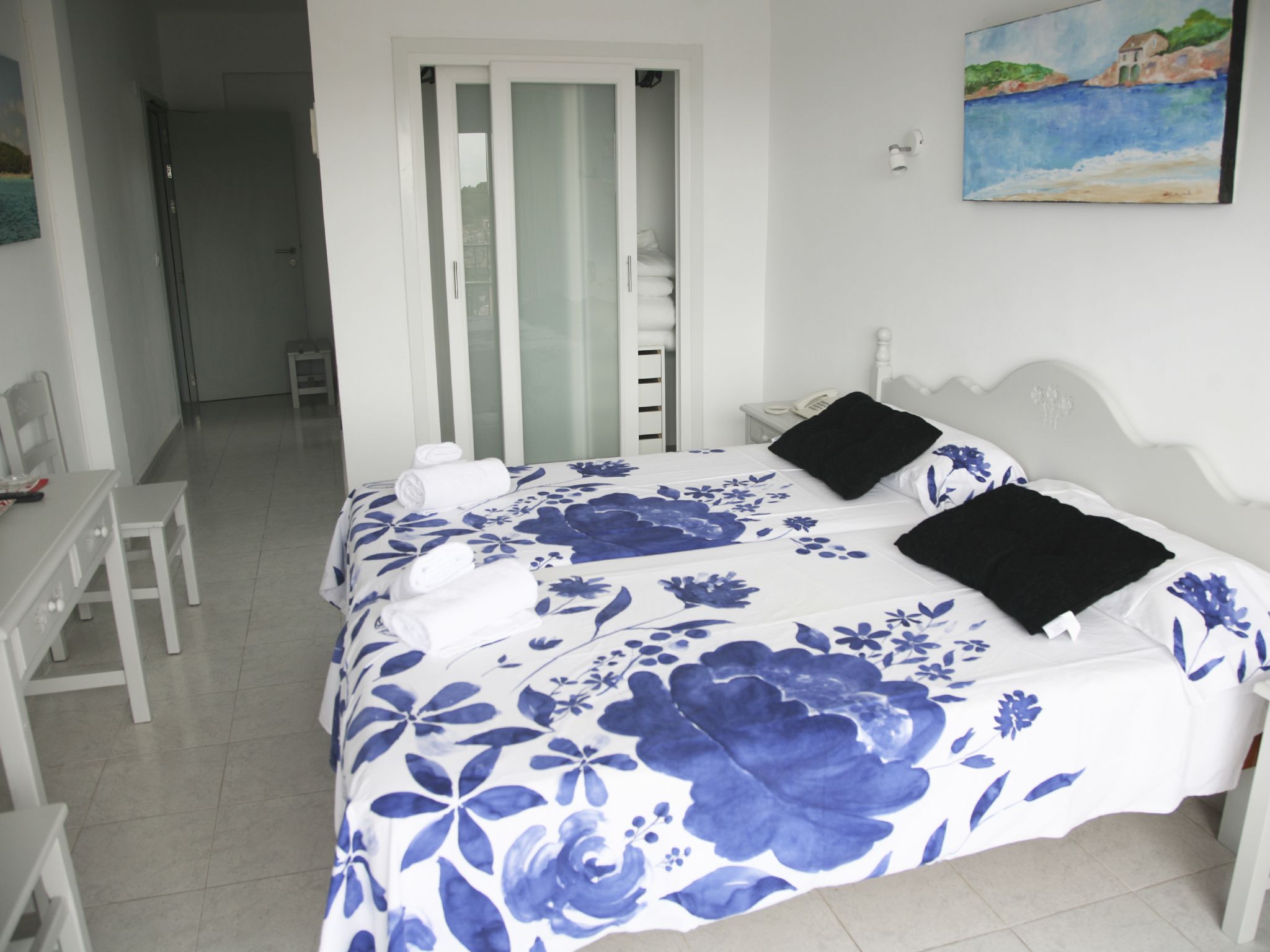 Coffres-forts dans les chambres, bureau, Wi-Fi gratuit, draps fournis