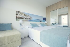 Desk, WiFi, bed sheets - Azuline Hotel Bahamas y Bahamas II (Llucmajor)