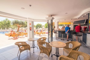 Bar vid poolen