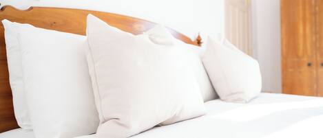 Zimmersafe, Schreibtisch, Verdunkelungsvorhänge, Bügeleisen/Bügelbrett