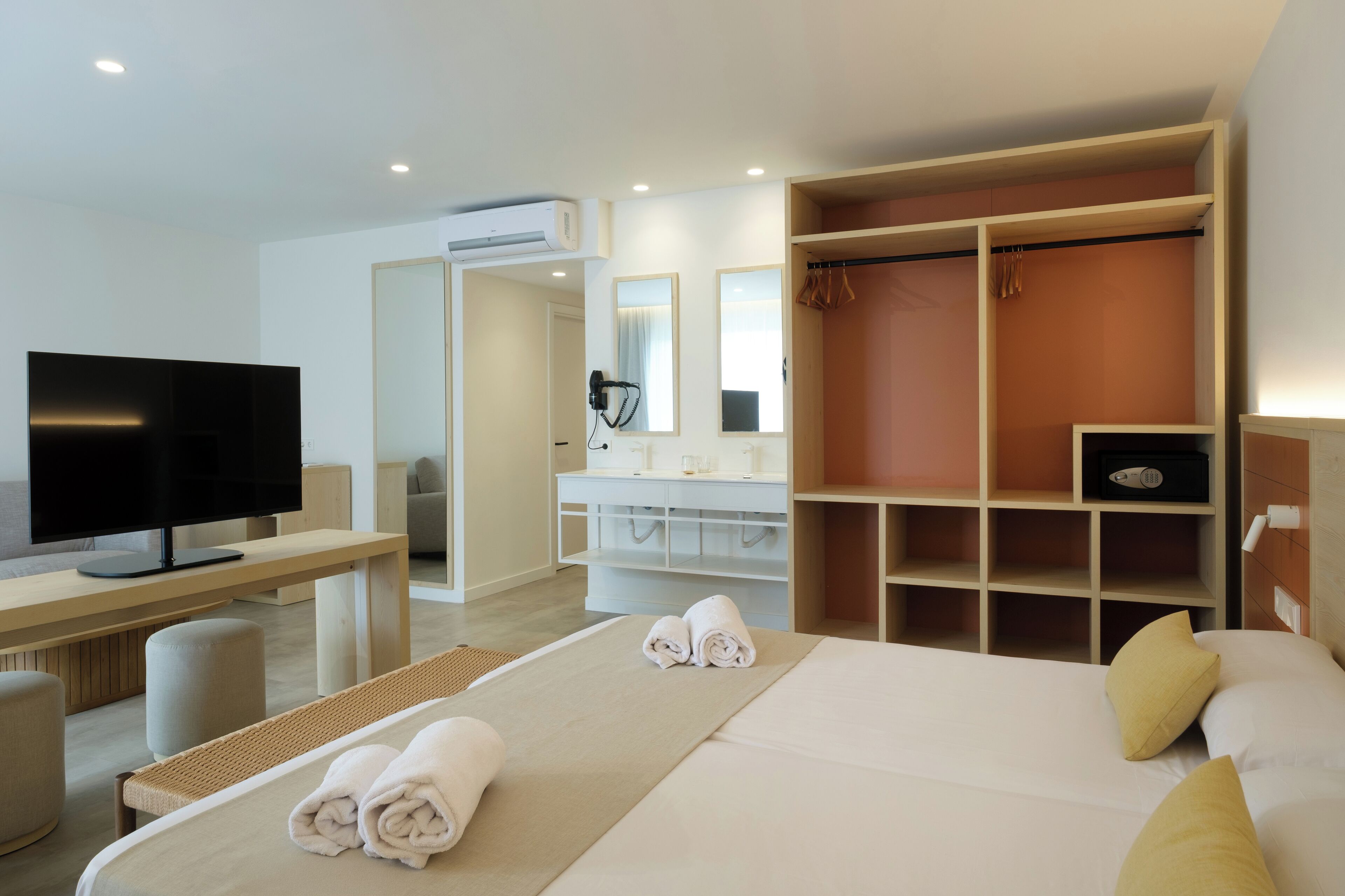 Junior-stúdíósvíta | Öryggishólf í herbergi, skrifborð, hljóðeinangrun, þráðlaus nettenging