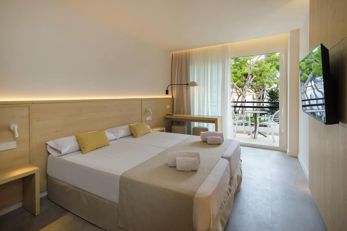 Zweibettzimmer, Balkon, Meerblick | Zimmersafe, Schreibtisch, schallisolierte Zimmer, kostenlose Babybetten