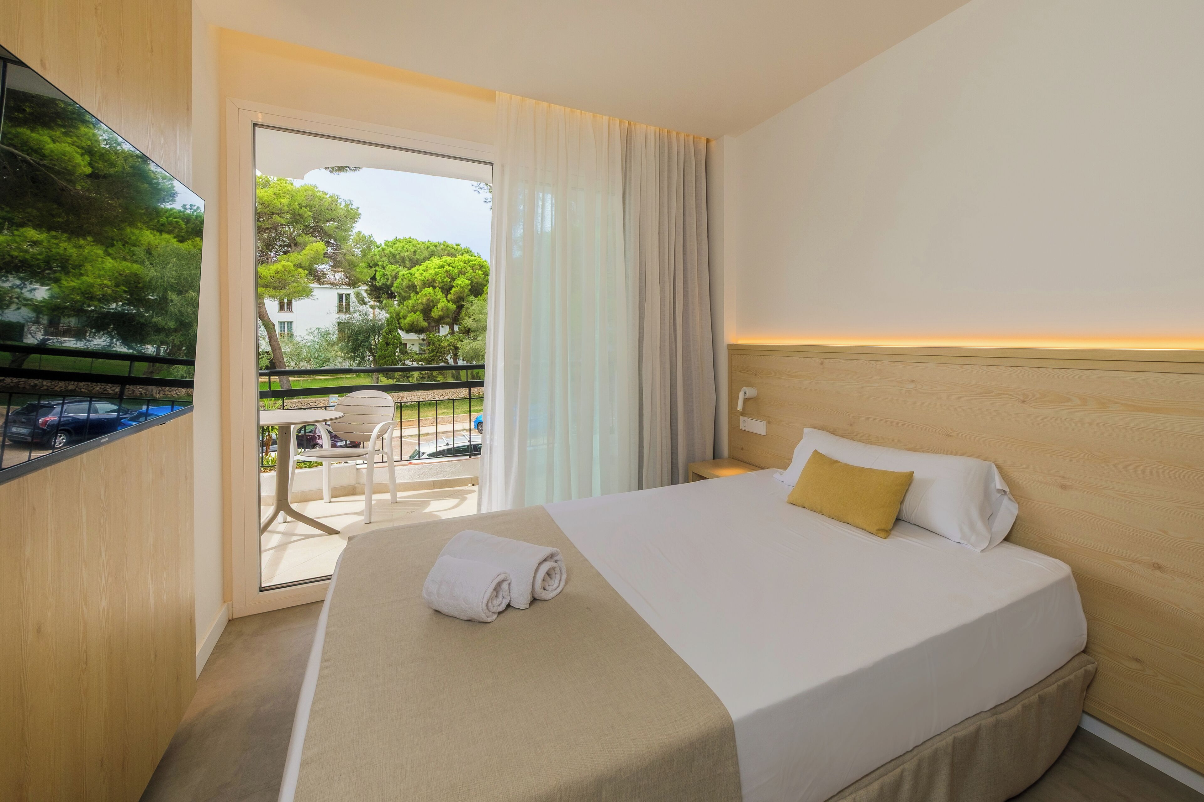 herbergi | Öryggishólf í herbergi, skrifborð, hljóðeinangrun, þráðlaus nettenging