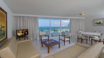 Classic Suite, 2 Bedrooms, Balcony, Sea View | Living area