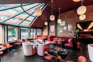 Daily buffet breakfast (NZD 35 per person)