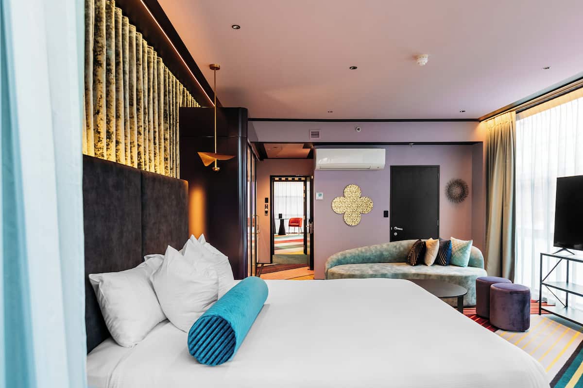 Zimmer | Zimmersafe, individuell eingerichtet, Schreibtisch