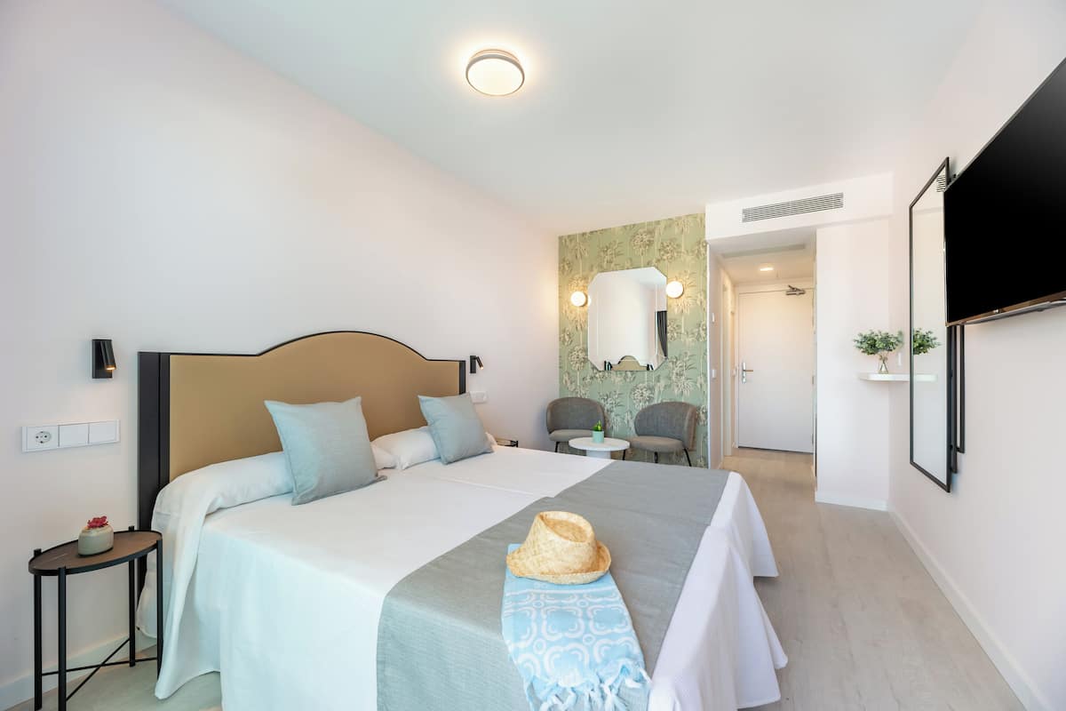 In-room safe, iron/ironing board, free WiFi, bed sheets