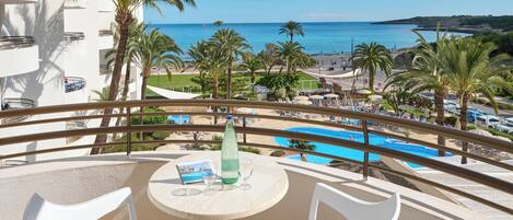 1 間睡房、房內夾萬、隔音、熨斗/熨衫板