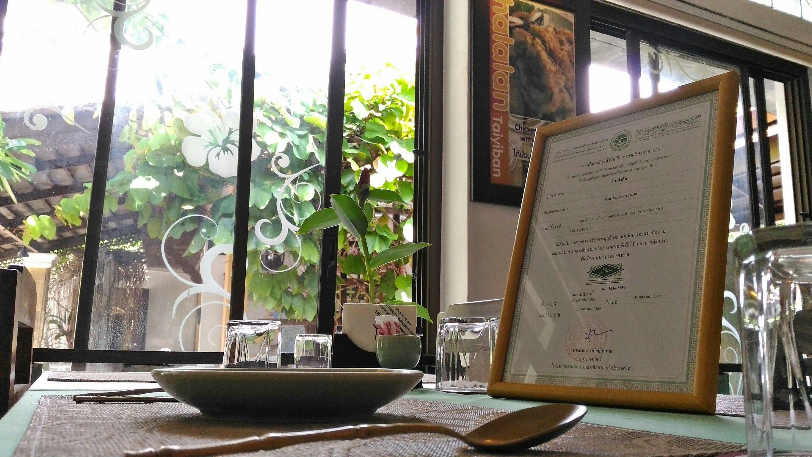 breakfast, lunch and dinner served