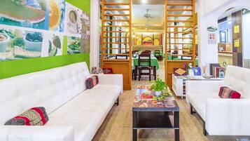 Breakfast, lunch and dinner served