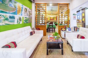 Breakfast, lunch and dinner served - Bangtao Beach Chalet (Choeng Thale)