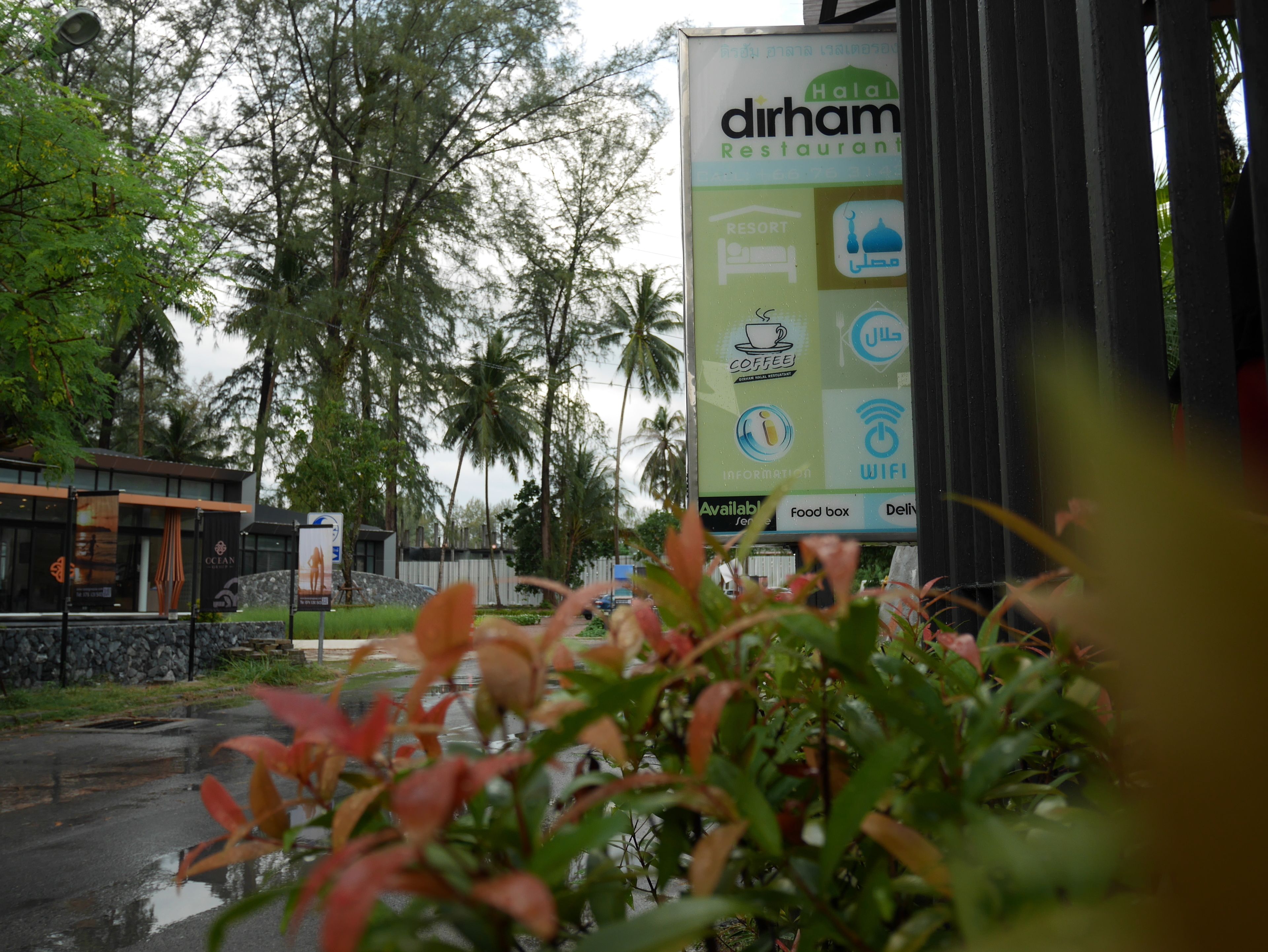 breakfast, lunch and dinner served