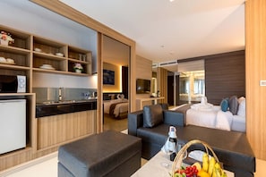 Free minibar items, in-room safe, desk, iron/ironing board - Kudo Hotel (Patong)