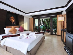 Free minibar items, in-room safe, desk, iron/ironing board - Kudo Hotel (Patong)